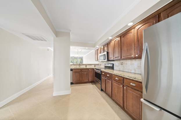 Building Photo - 4 Royal Palm Way