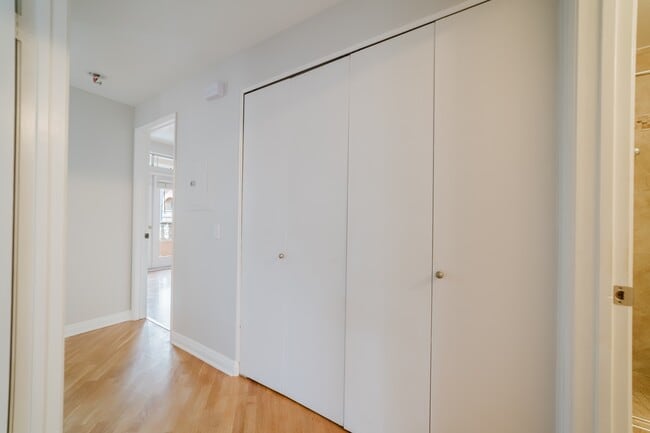 Building Photo - 3547 Cameo Dr