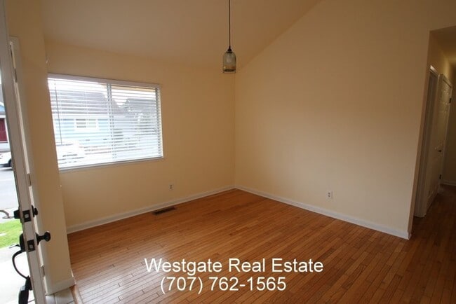 Building Photo - 1439 Morning Glory Dr