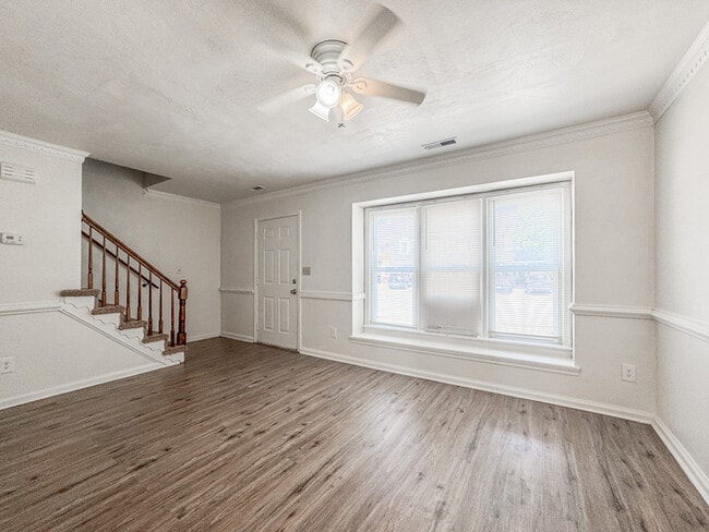 Building Photo - Charming 3 Bedroom, 1.5 Bathroom Townhome in Kempsville