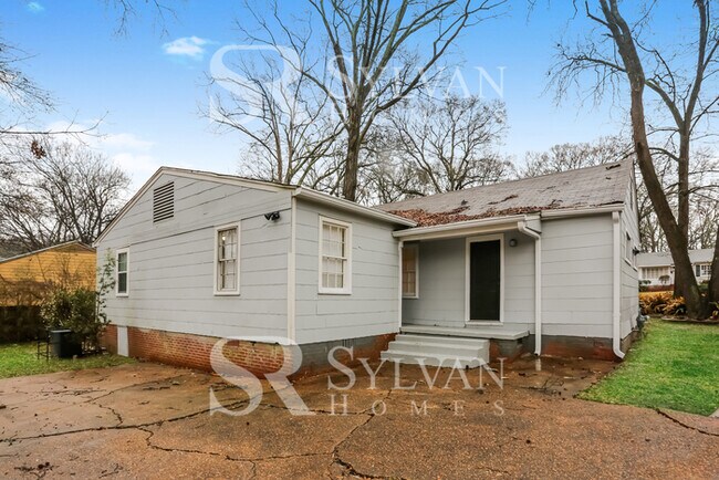 Building Photo - Enjoy living the good life in this 4 bedroom, 2 bathroom home