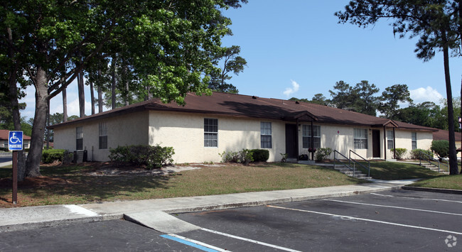 Oak Tree Apartments - 1701 Lake Shore Blvd Jacksonville FL 32210 ...