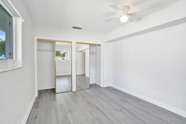Building Photo - 4755 NE 23rd Ave