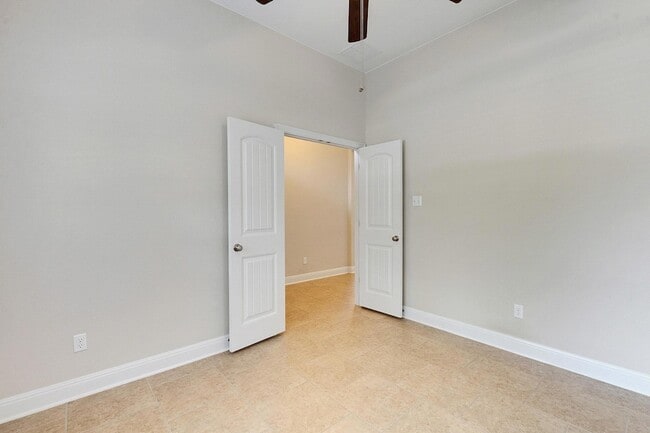 Building Photo - 3215 Honey Peach Way