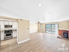 Building Photo - Beautiful 2BD/2.5BA W/ Updated Kitchen, and Attached Garage in Bay Ho!