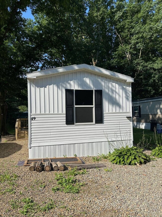 Building Photo - 49 Mindi Ct