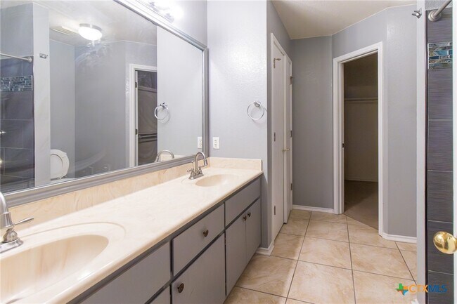 Building Photo - 4406 Bowles Dr