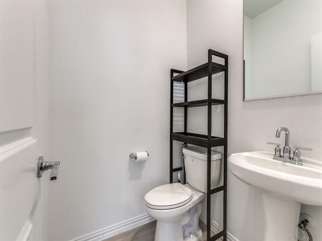 Building Photo - 2122 Creekbluff Ct
