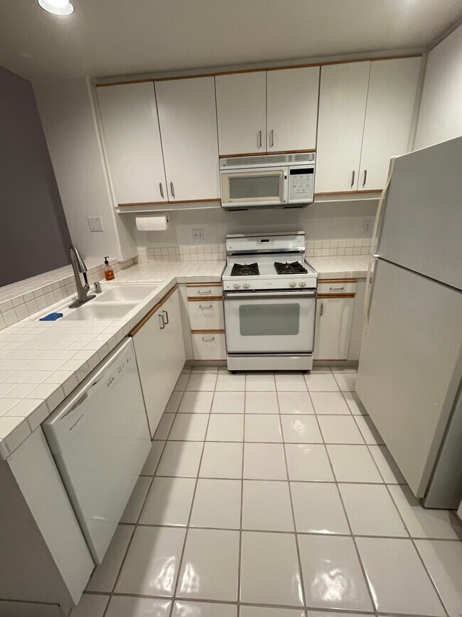 Kitchen - 12602 Carmel Country Rd