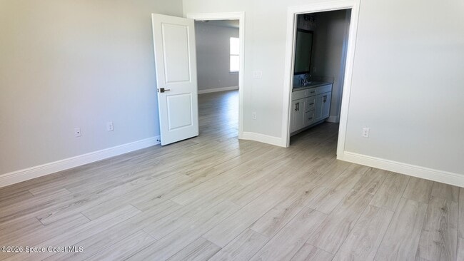 Building Photo - 414 Grove Ln