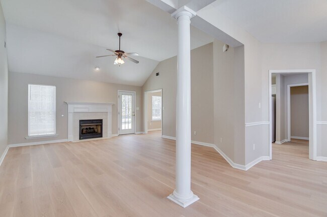 Building Photo - 1215 Pinnacle Dr