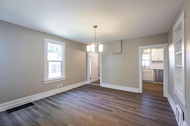 Building Photo - Gorgeous Northside Home with Quartz Countertops!