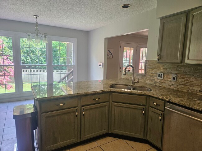 Building Photo - Knoxville 37934 - 4 bedroom, 2.5 bath - call Karen Robertson 865-454-7626