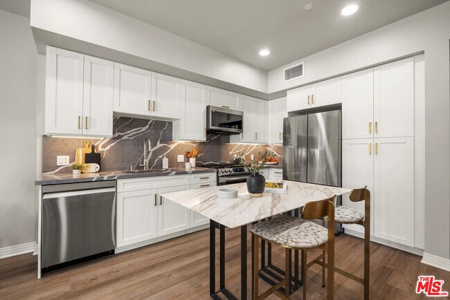 Building Photo - 7428 Santa Monica Blvd