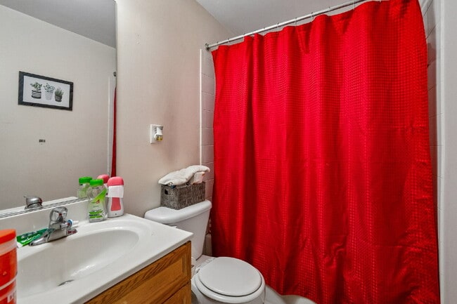 Building Photo - Charming and updated single-family home in a convenient Woodbridge location!