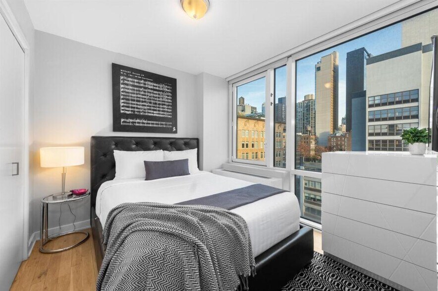 Building Photo - 232 7th Ave