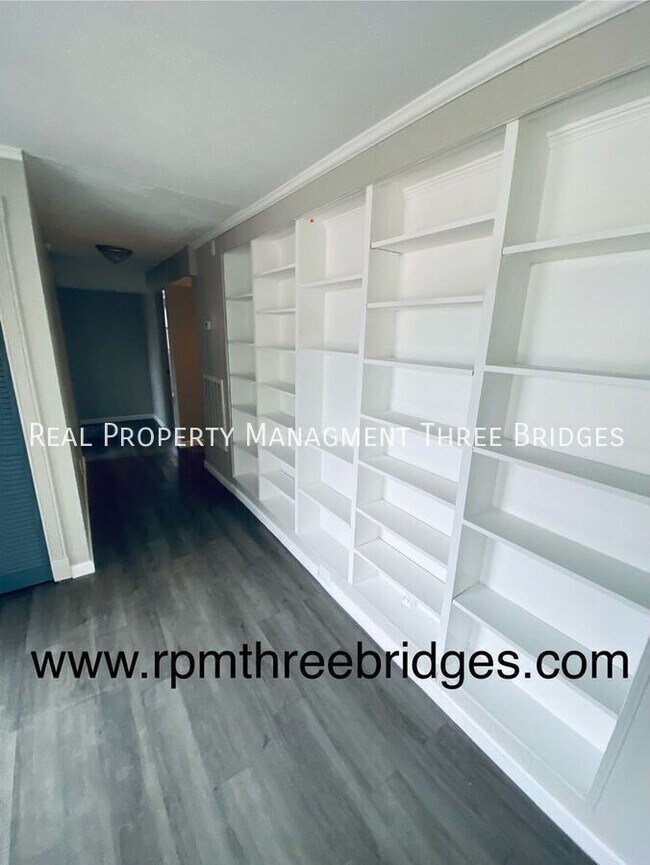 Building Photo - 28 Redwood Dr