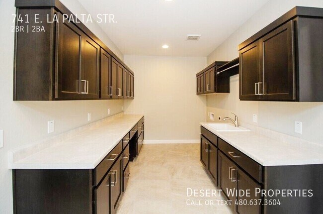 Building Photo - 741 E La Palta St