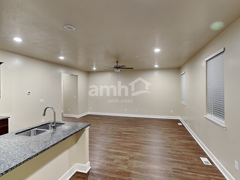 Building Photo - 4437 N Morgan Way