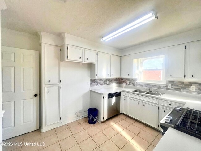 Building Photo - 405 Beaver Creek Dr