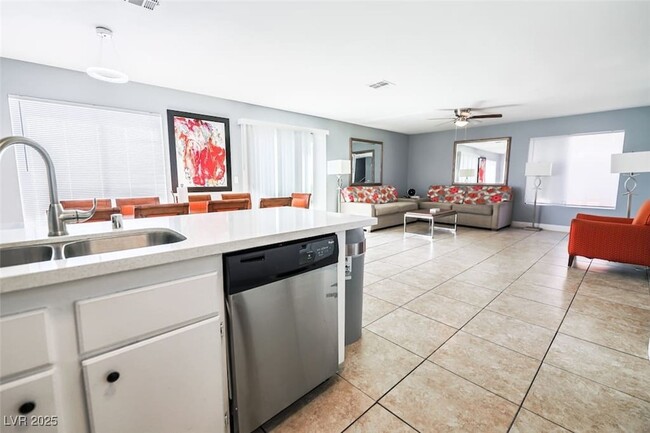 Building Photo - 3833 Via Lucia Dr