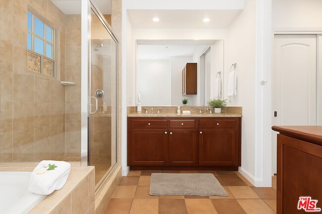 Building Photo - 77709 Tradition Dr