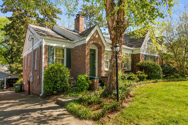 Building Photo - 666 Yorkshire Rd NE