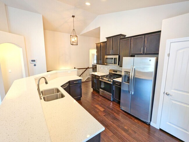 Building Photo - 5 Bedroom Three Bathroom Single Family Home in Monument