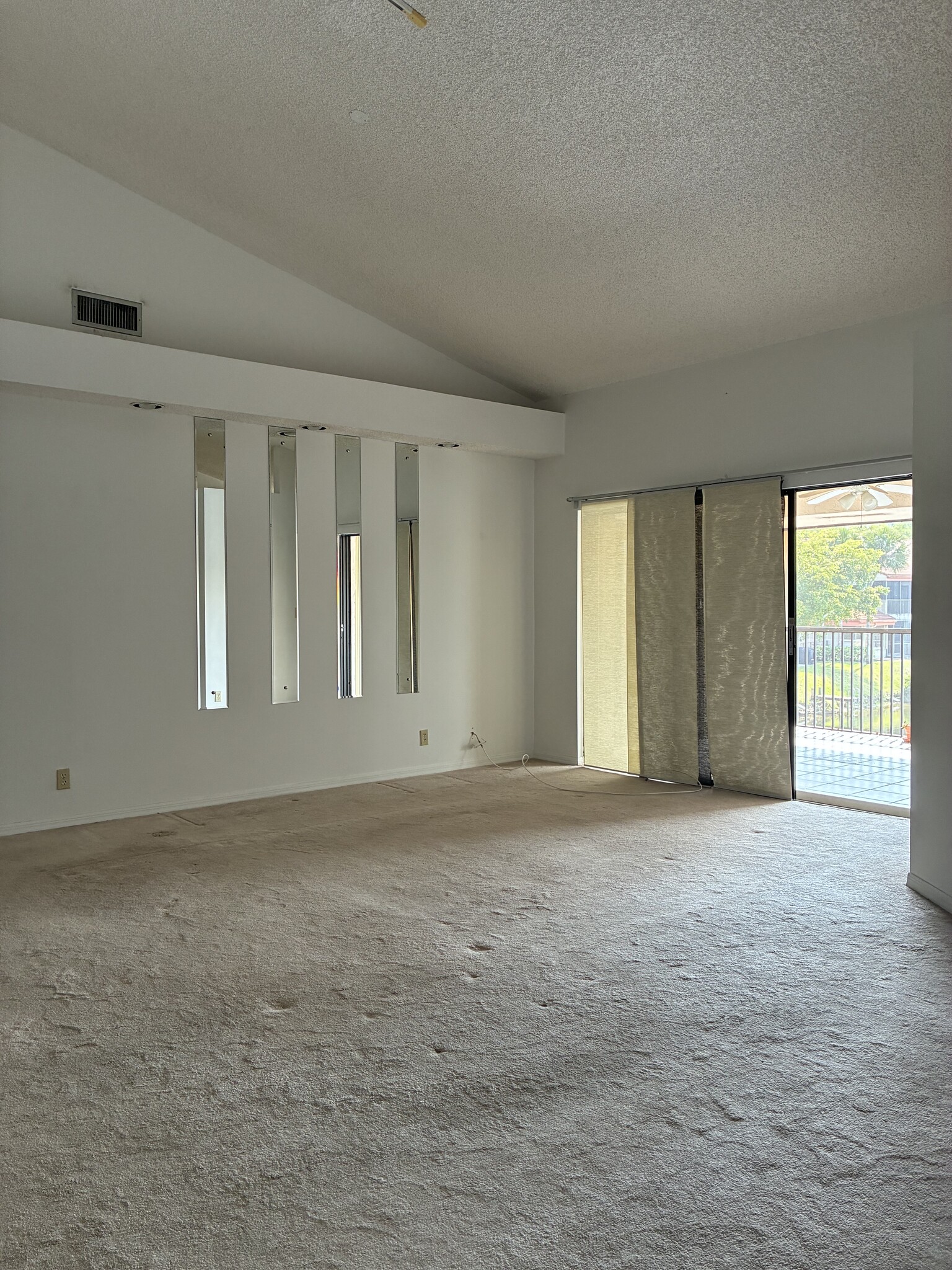 Vaulted Ceilings - 3226 Laurel Oaks Ln