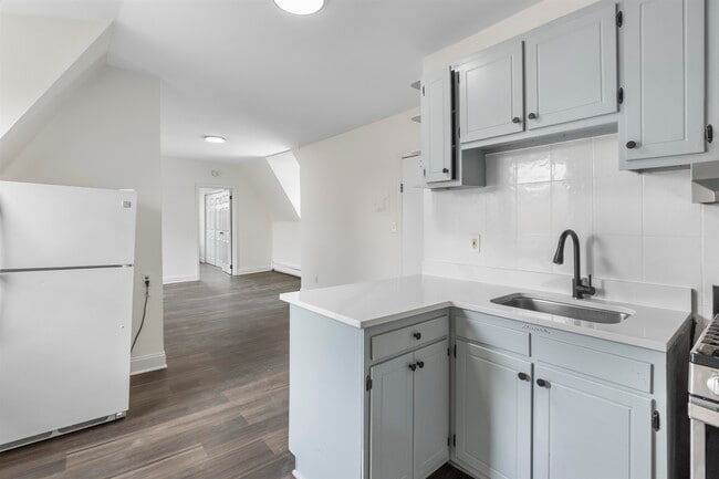 Building Photo - 676 Chestnut St