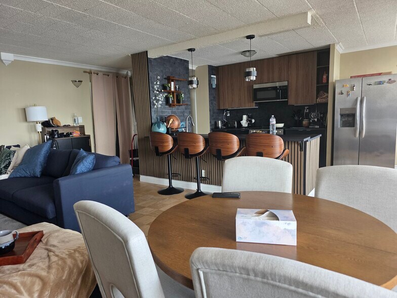 Building Photo - 9060 Palisade Ave