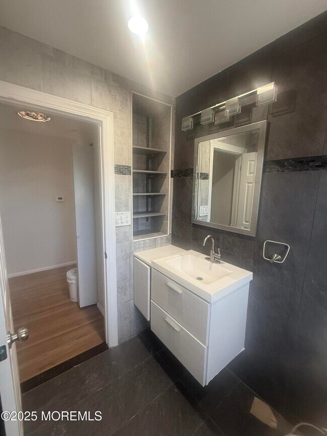 Building Photo - 117 Greymoor Rd