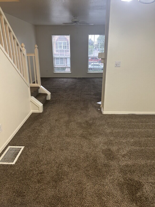 Building Photo - Beautiful 2BR/1.5B Town Home!   Available ...