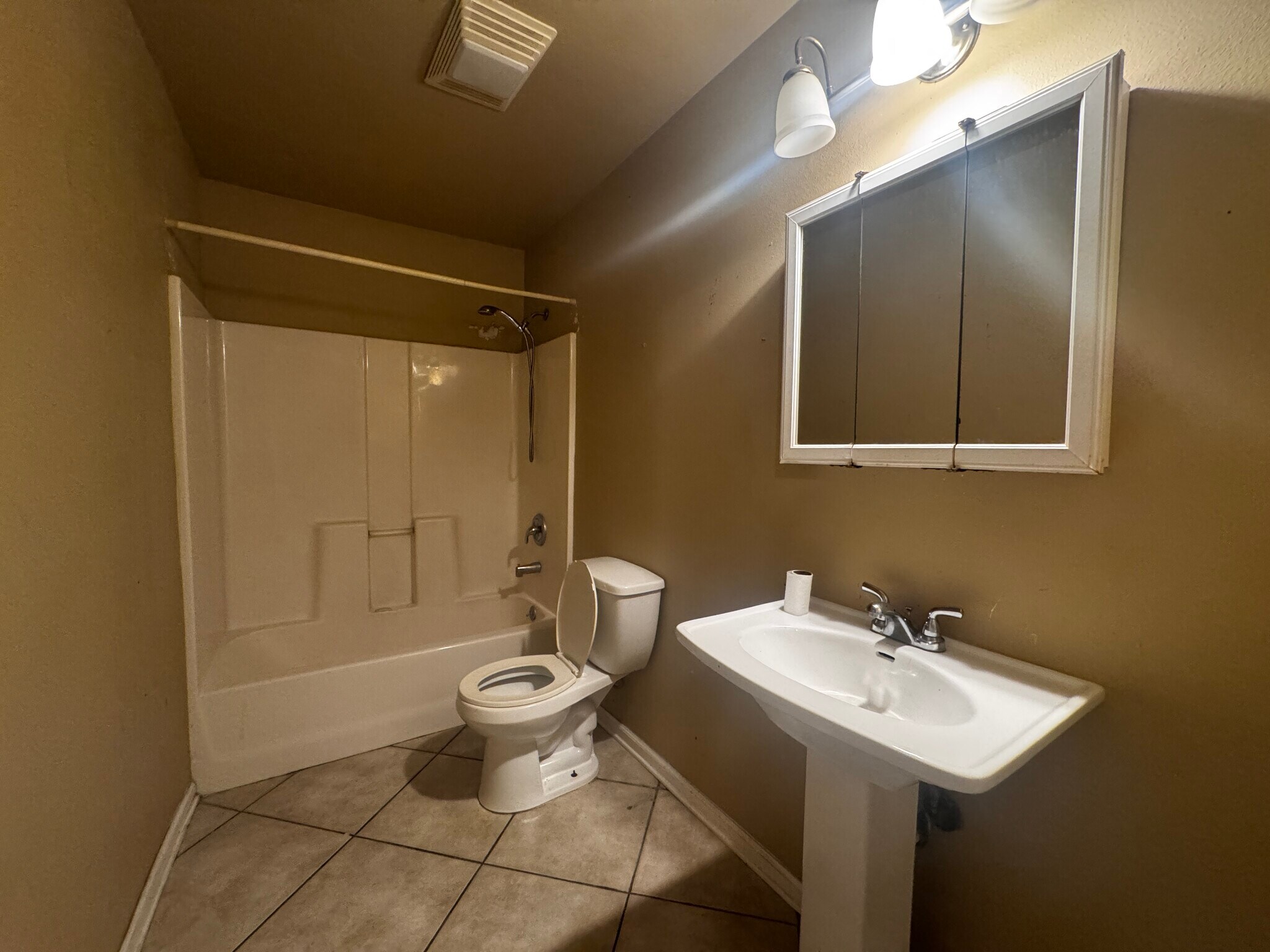 Building Photo - 8508 Valor Dr