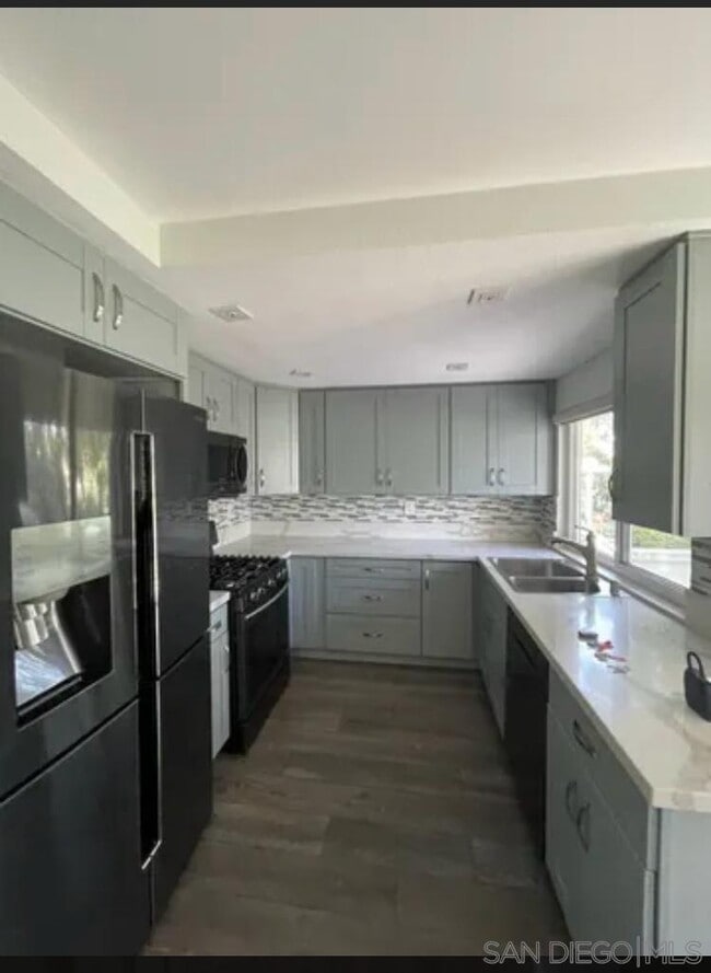 Building Photo - 2096 Northshore Dr