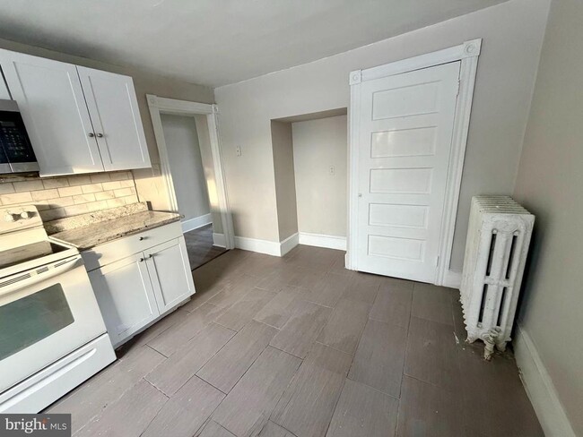 Building Photo - 706 N High St