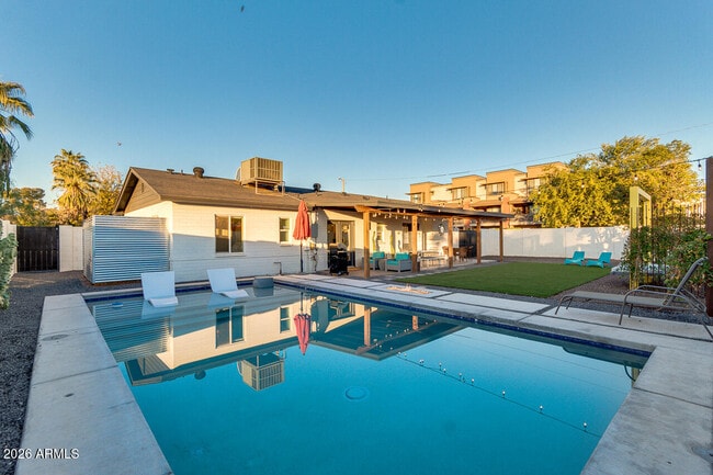 Building Photo - 6929 E 6th St