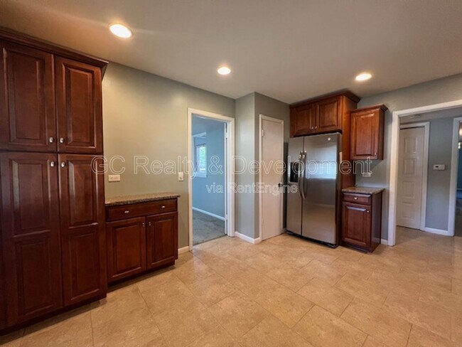 Building Photo - 1536 Young Cir