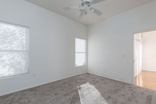 Building Photo - 1st floor unit with garage in gated Hender...