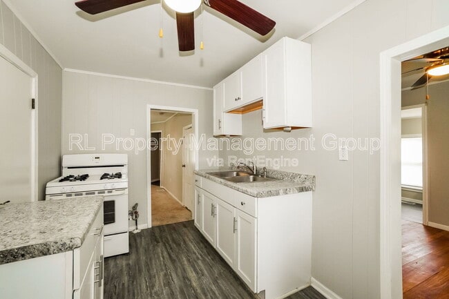 Building Photo - 848 E Chestnut St