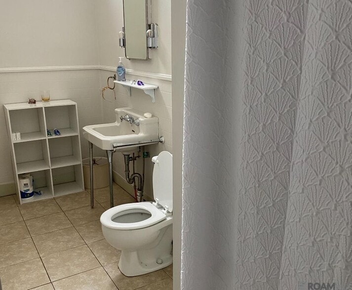 Building Photo - 659 W Main St