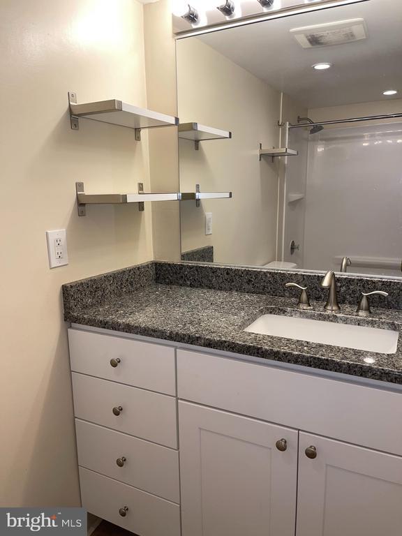 Building Photo - 1420 Locust St