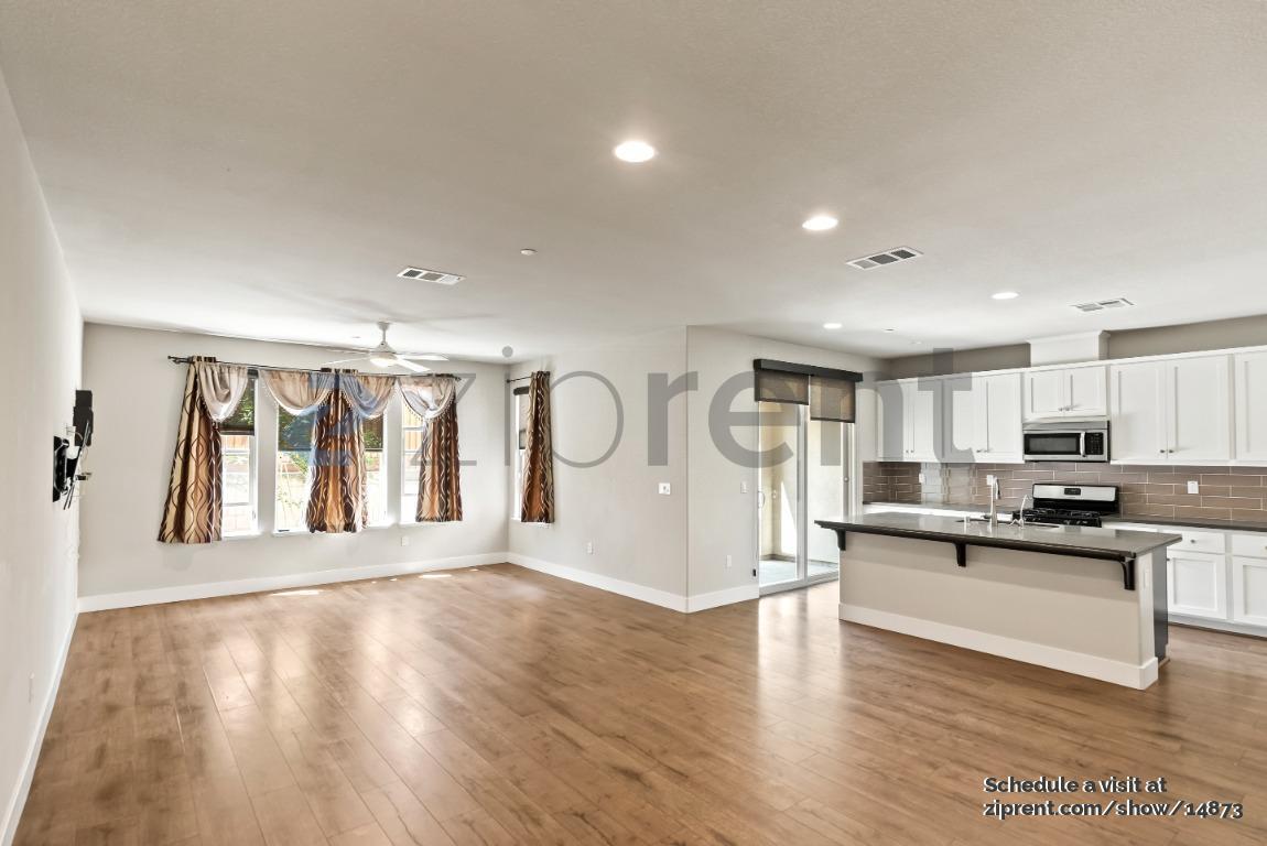 Building Photo - Unit
