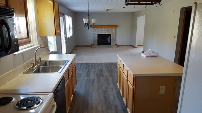 Building Photo - 6946 Seafield Ct