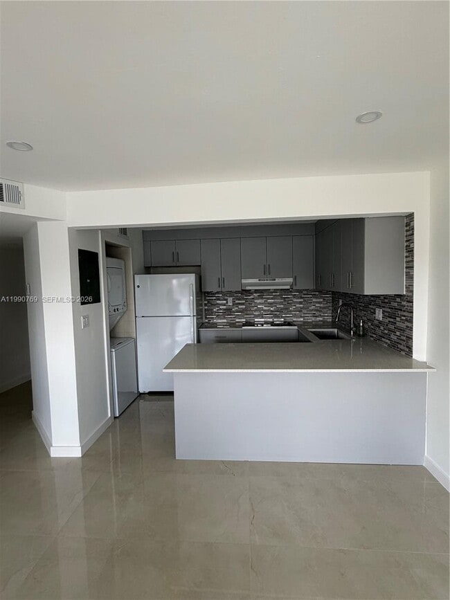 Building Photo - 1820 W 53rd St