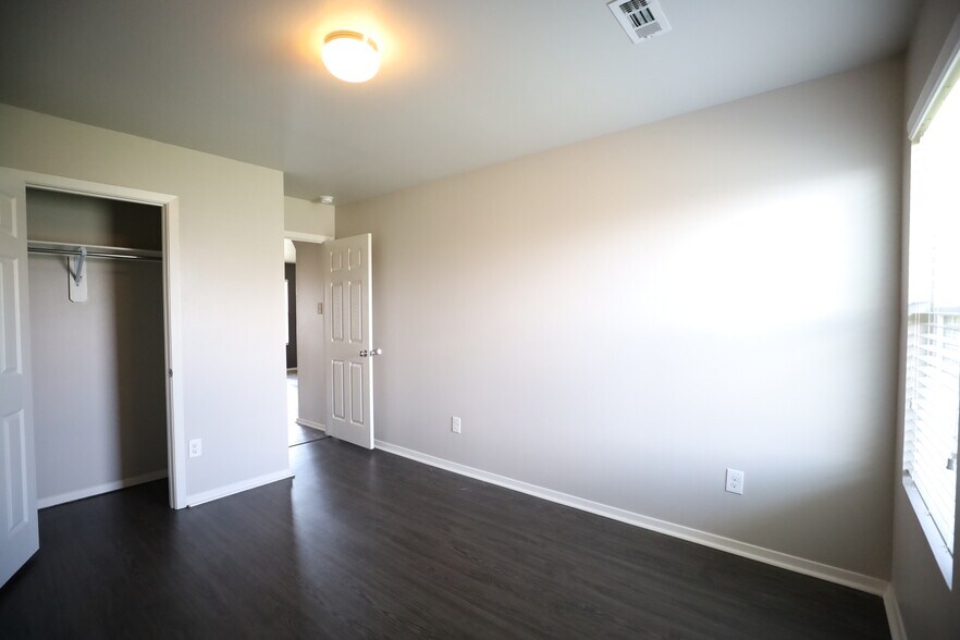 Building Photo - 3730 Churchill Dr
