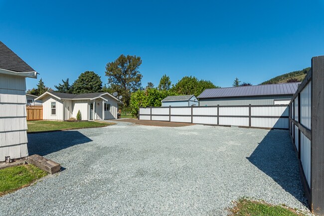 Building Photo - 23603 Old Day Creek Rd