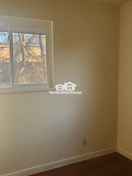 Building Photo - 10732 Spring Garden Dr