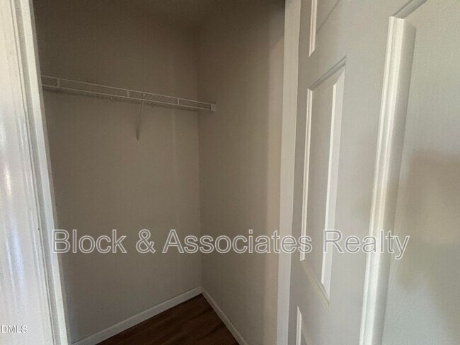 Building Photo - 337 Americana Dr