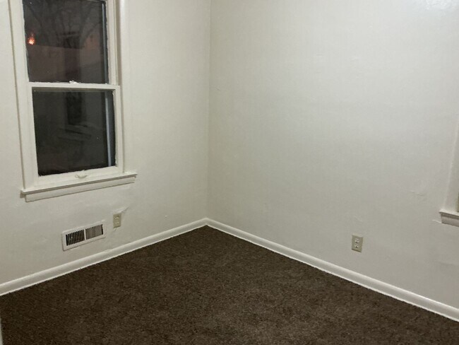 Building Photo - 4334-36 W Villard Ave